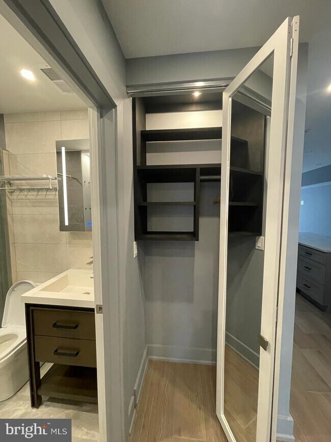 Foto del edificio - 527 S 20th St