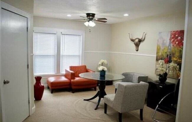 Foto del edificio - 2719 Primrose Ave