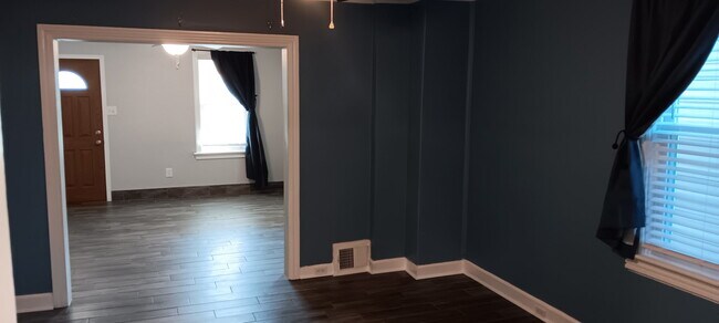 Building Photo - 434 Bridge St