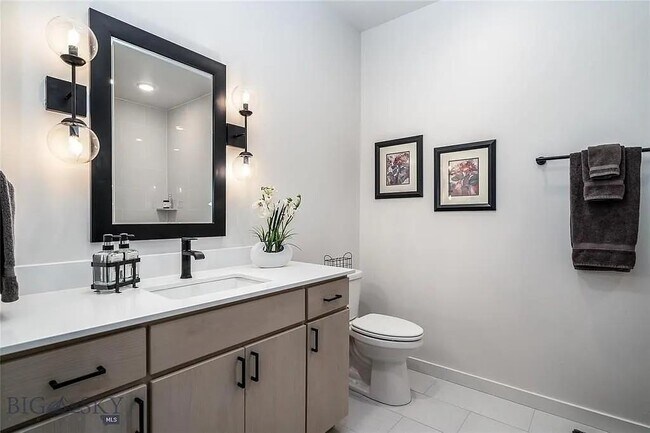 Foto del edificio - 2046 Dennison Ln