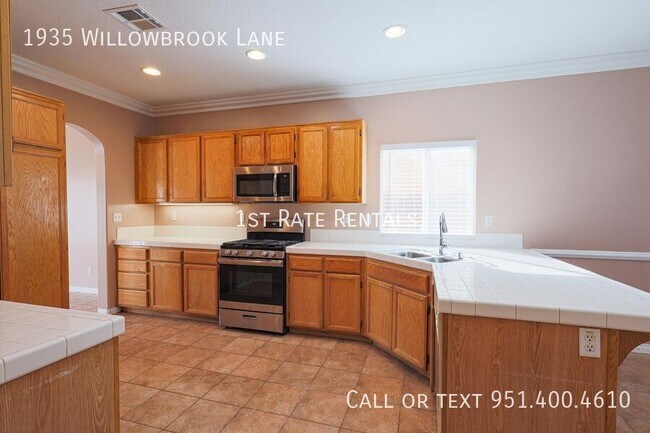 Building Photo - 1935 Willowbrook Ln