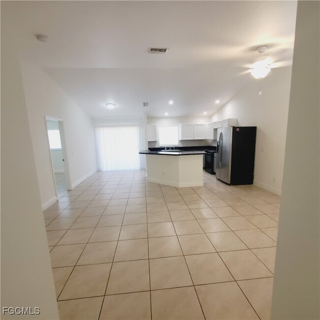 Building Photo - 777 Bedford Dr