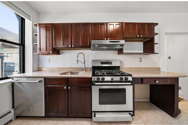 Foto del edificio - 553 Undercliff Ave