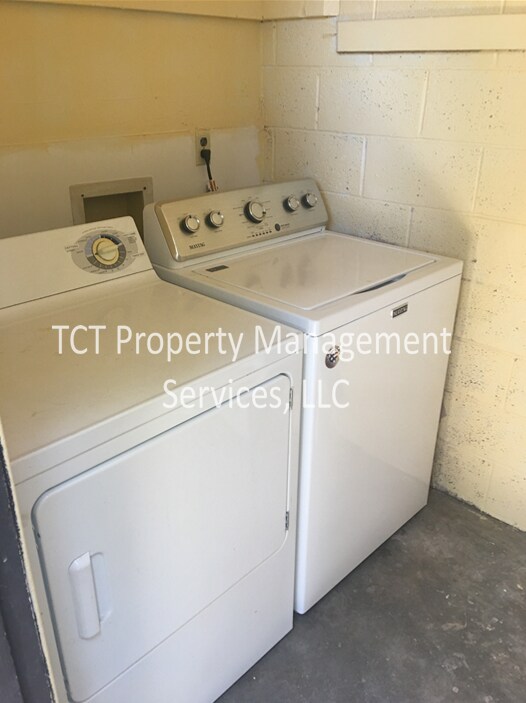 Foto del edificio - Centrally located 3 bed/1.5 townhouse!