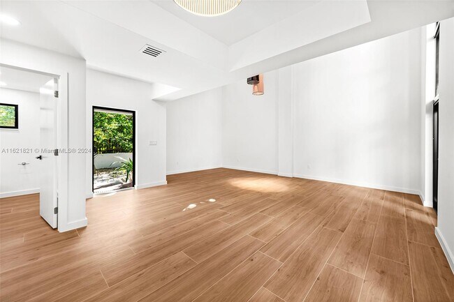 Foto del edificio - 3010 Blaine St