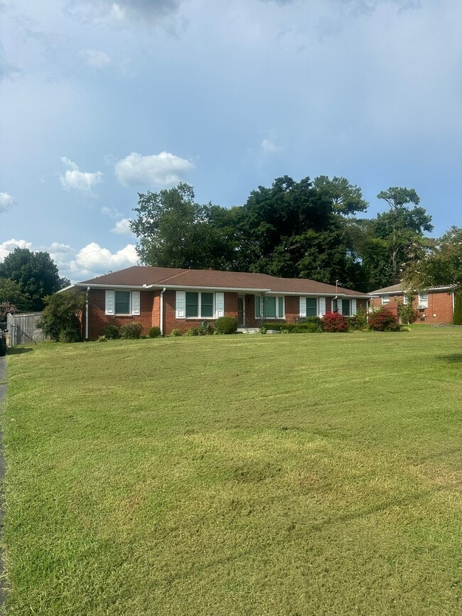 Building Photo - 2916 Windemere Cir