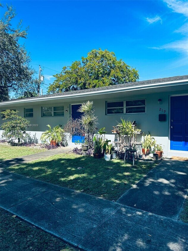 209 SW 1st Ct Unit 211, Dania Beach, FL 33004 Apartment for Rent in