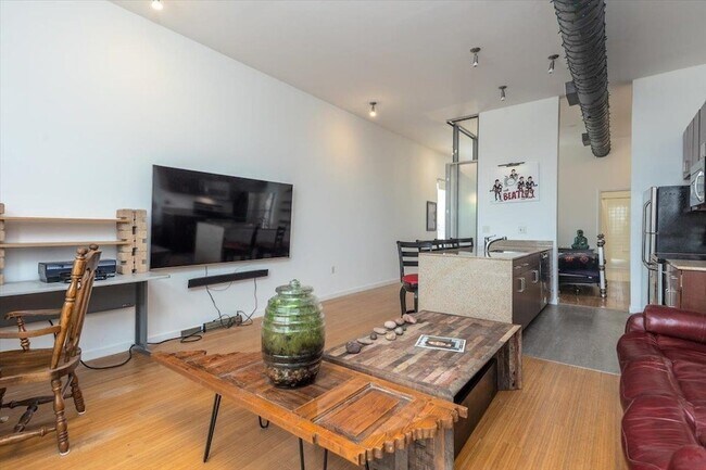 Foto del edificio - 2263 Young Ave