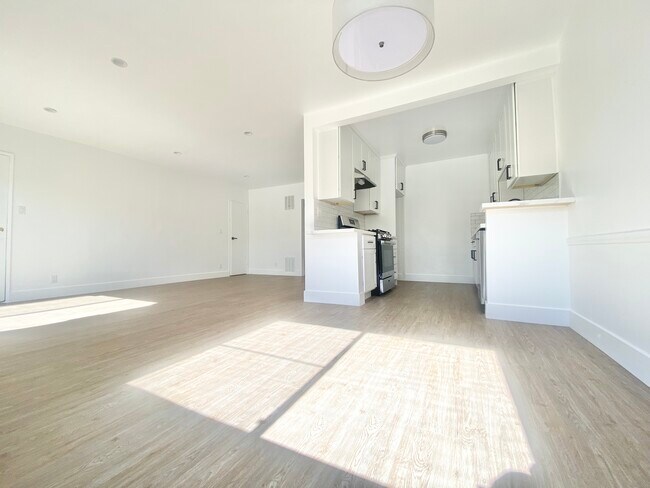 Foto del edificio - 1031 N Harper Ave