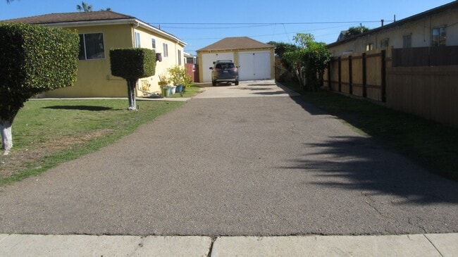 Foto del edificio - Quiet 2 bedroom back house