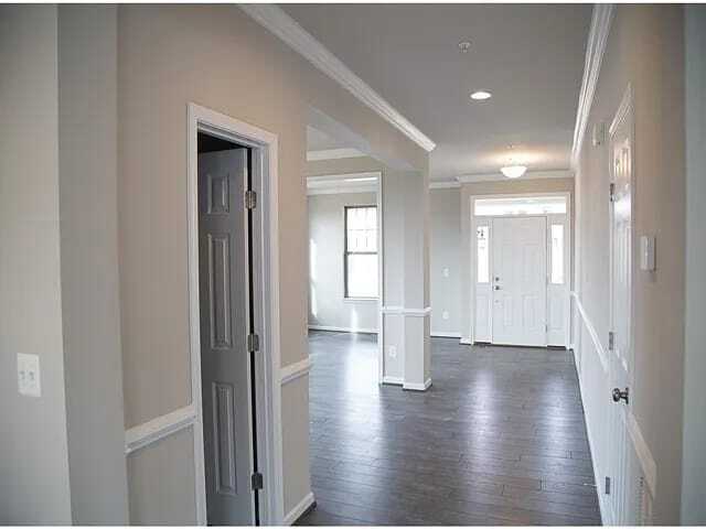 Building Photo - 17905 Woods View Dr