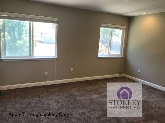 Foto del edificio - 2295 Redwood Rd