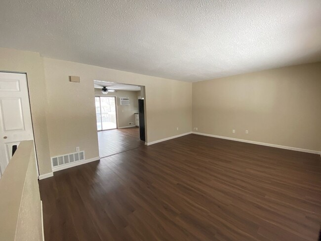 Building Photo - 9460-9462 Griggs Ave