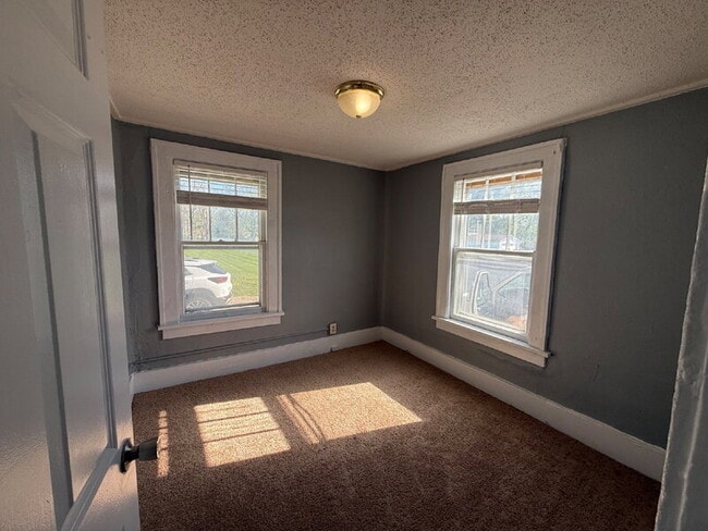 Building Photo - 1321 Army Post Rd