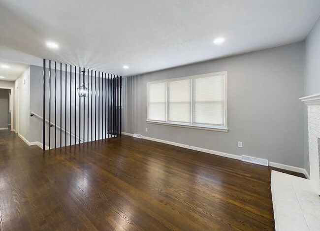Building Photo - Spacious 4 Bed | 2 Bath Renovated Home!