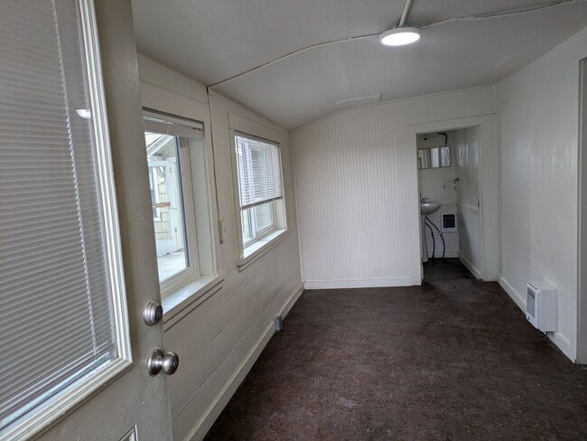 Building Photo - 201 S Asbury St