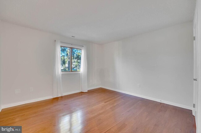 Foto del edificio - 5311 Ravens Crest Dr
