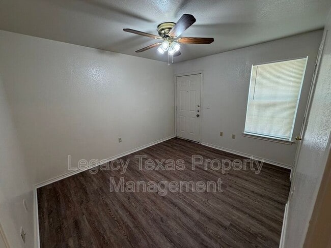 Building Photo - 1106 Williams Ave