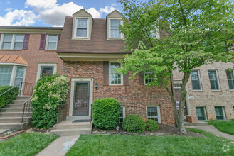 Building Photo - 2883 Sutton Oaks Ln