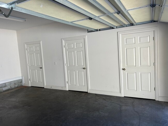 Building Photo - 237 Waveland Ave