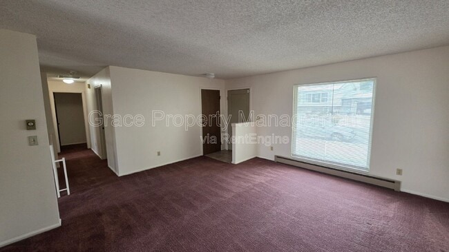 Building Photo - 1044 Maple Dr