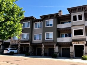 Building Photo - 9318 Las Ramblas Ct