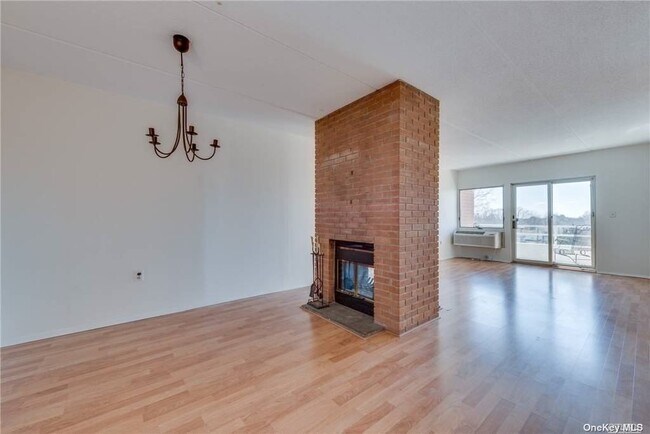 Building Photo - 205 Mineola Blvd