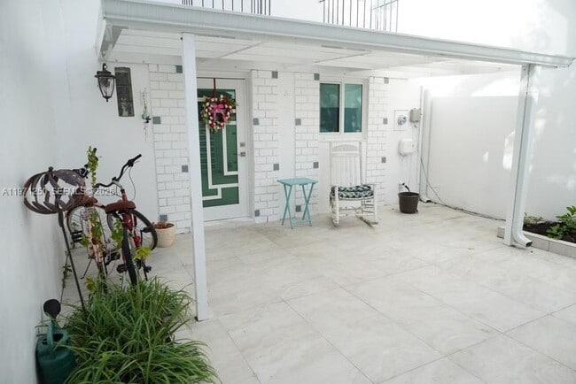 Foto del edificio - 1389 W 71st St