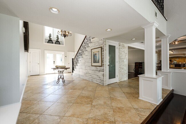 Building Photo - Waterfront Home