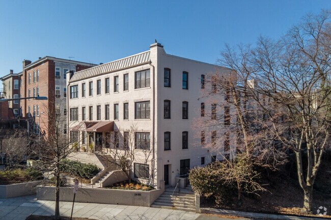 Foto del edificio - 2630 Adams Mill Rd NW