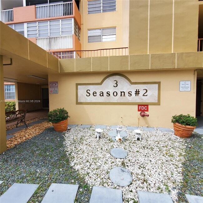 Building Photo - 16400 NE 17th Ave