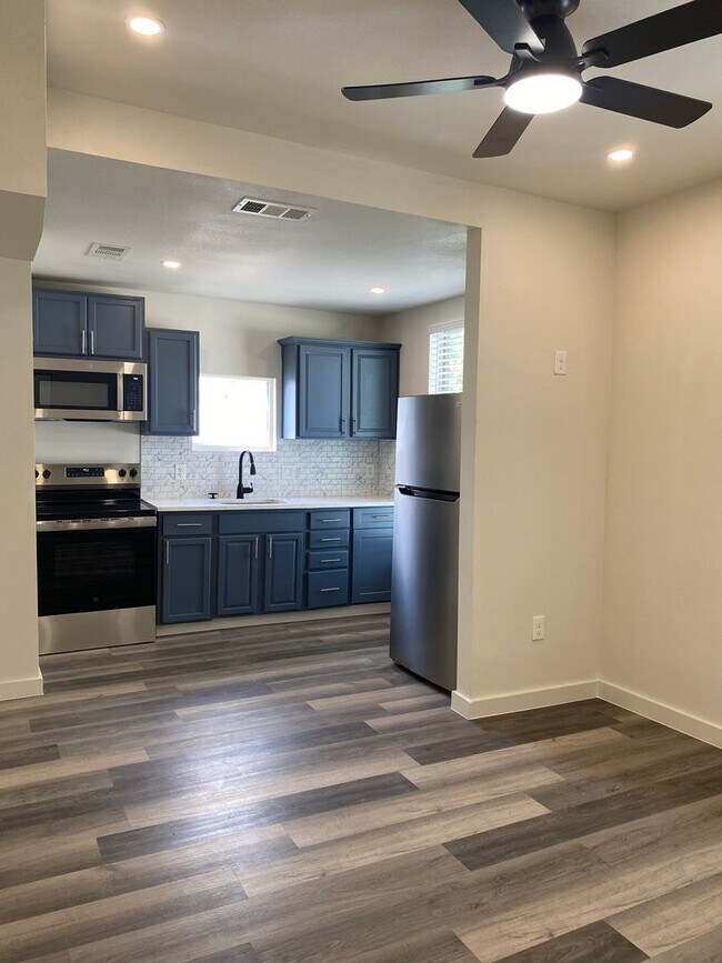 Foto del edificio - Modern Renovated 1-Bedroom Apartment – Just 10 Minutes from Downtown