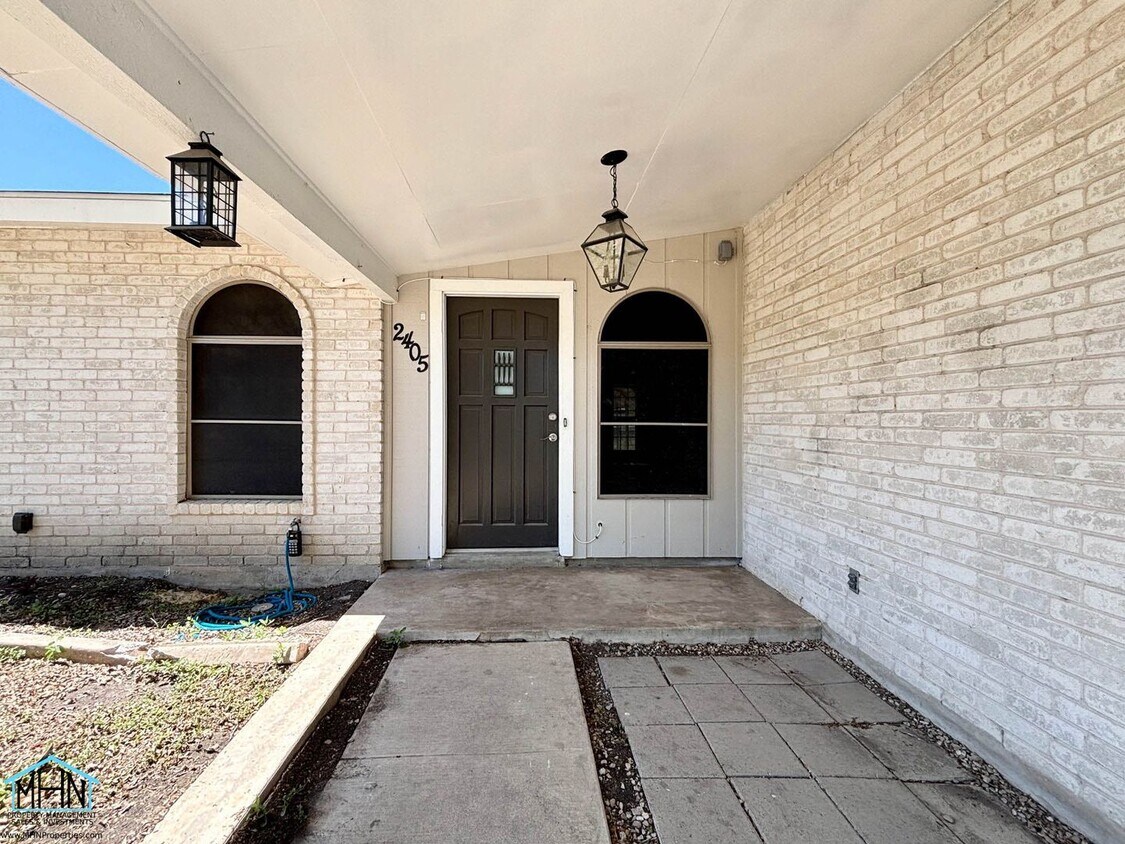 Foto principal - ADORABLE 3 bed/1.5 bath/1 car garage move-...