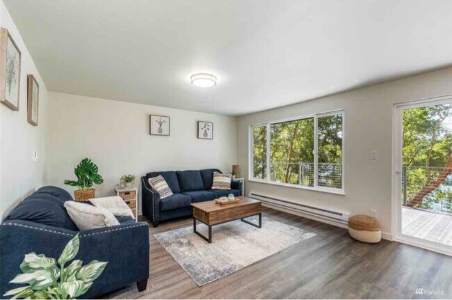 Building Photo - 22315 Overlake Loop SE