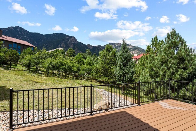 Photo - Beautiful 4 bedroom home in Broadmoor Bluffs