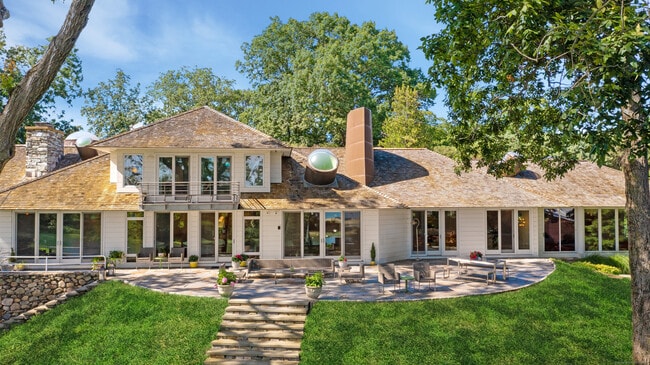 Building Photo - 11 Beachside Common