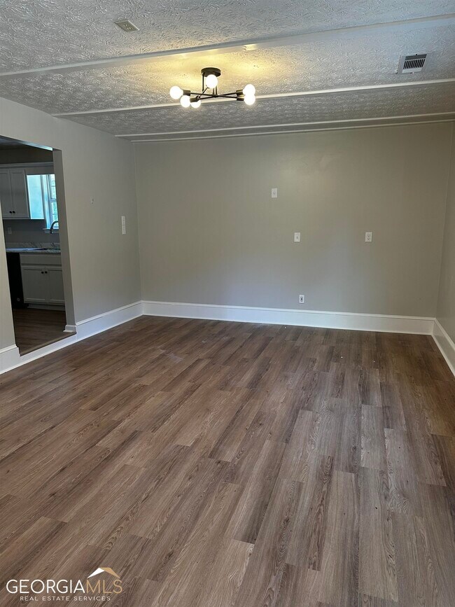 Foto del edificio - 641 Honey Creek Rd