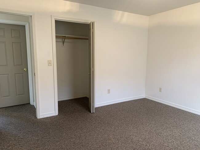 Bedroom 1 Closet - 125 W Sussex Ave