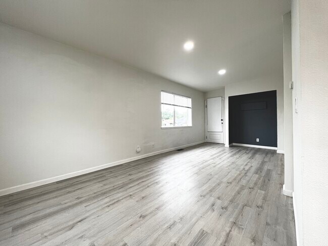 Living Room - 1507 E Alder St