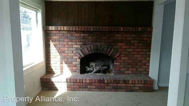 Building Photo - 149 W Gregson Ave