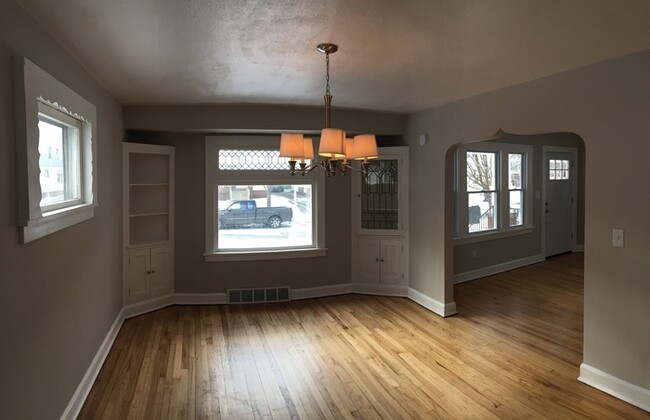 Building Photo - Ready for immediate move-in!