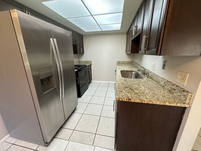 Foto del edificio - Cozy 3 Bedroom/2 bathroom Townhouse