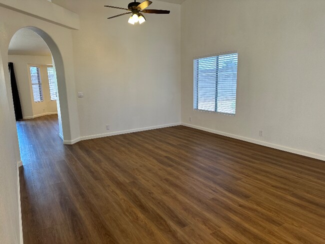 Foto del edificio - 1060 W Paseo Way