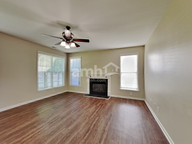Foto del edificio - 7355 Sedgebrook Dr W