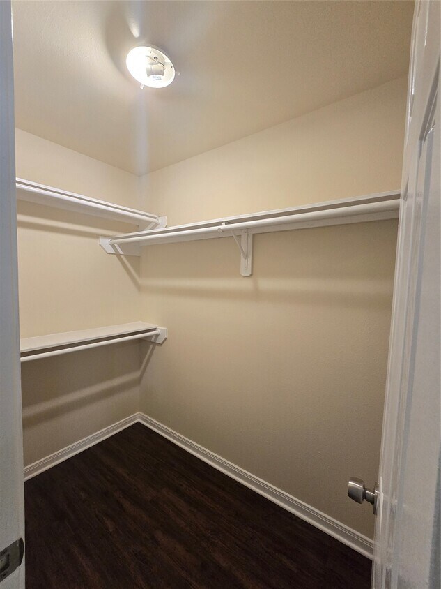 Building Photo - 2112 Davis St