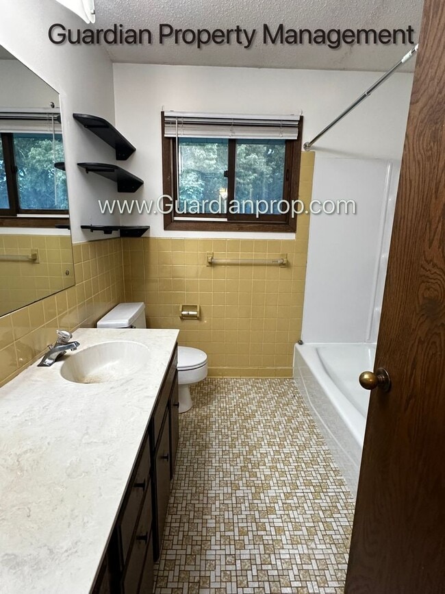 Building Photo - Marcy Holmes Side By Side Duplex, Laundry,...