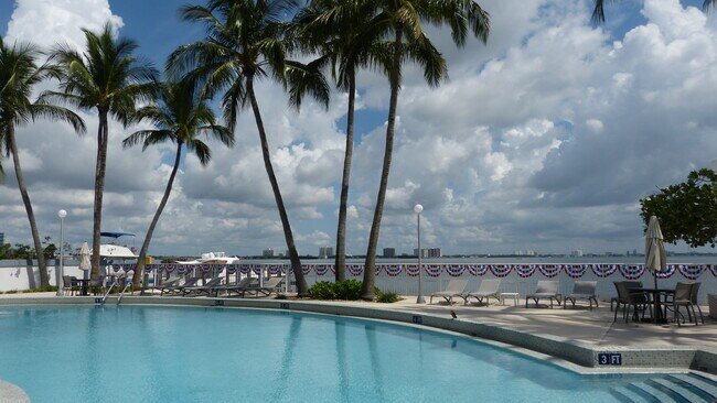 Foto del edificio - 1865 79th Street Cswy