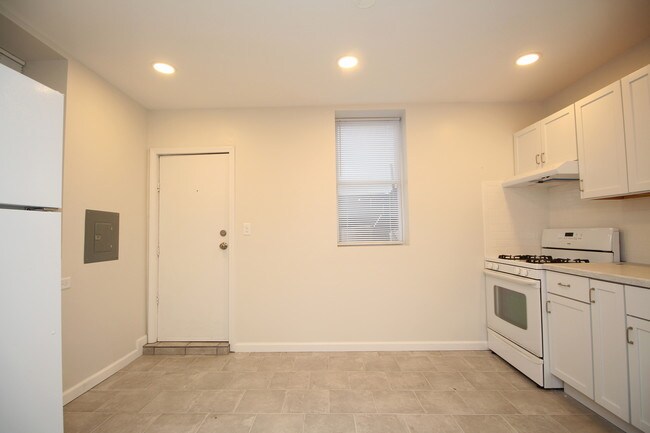Building Photo - 120 N Spring St