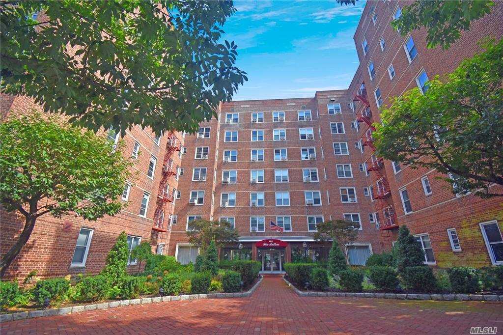 Foto principal - 64-11 99th St