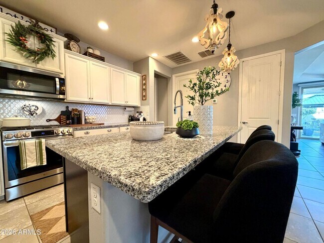 Building Photo - Laveen Beauty